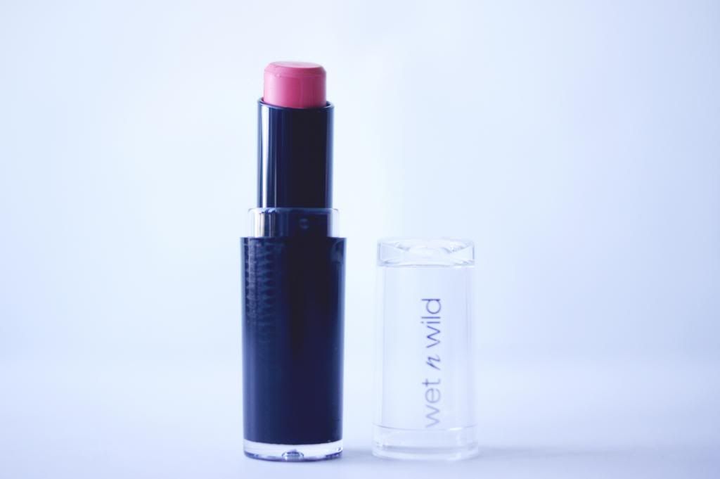 Review Wet n Wild MegaLast Lipstick in Pinkerbell