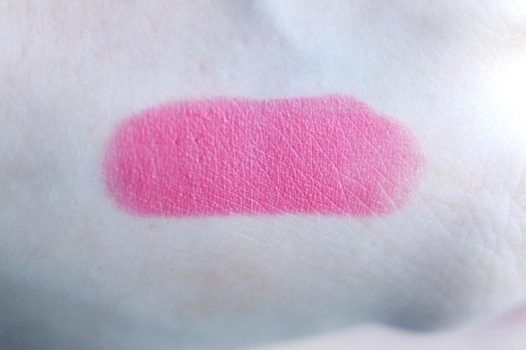 Review Wet n Wild MegaLast Lipstick in Pinkerbell