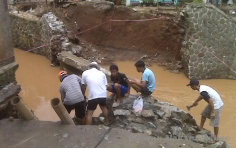 Jembatan Tenjolaya Rancabali Abrol