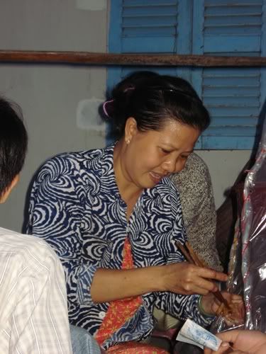 chị bán bánh cuốn hẻm 249 Phạm Hùng Vĩnh Long